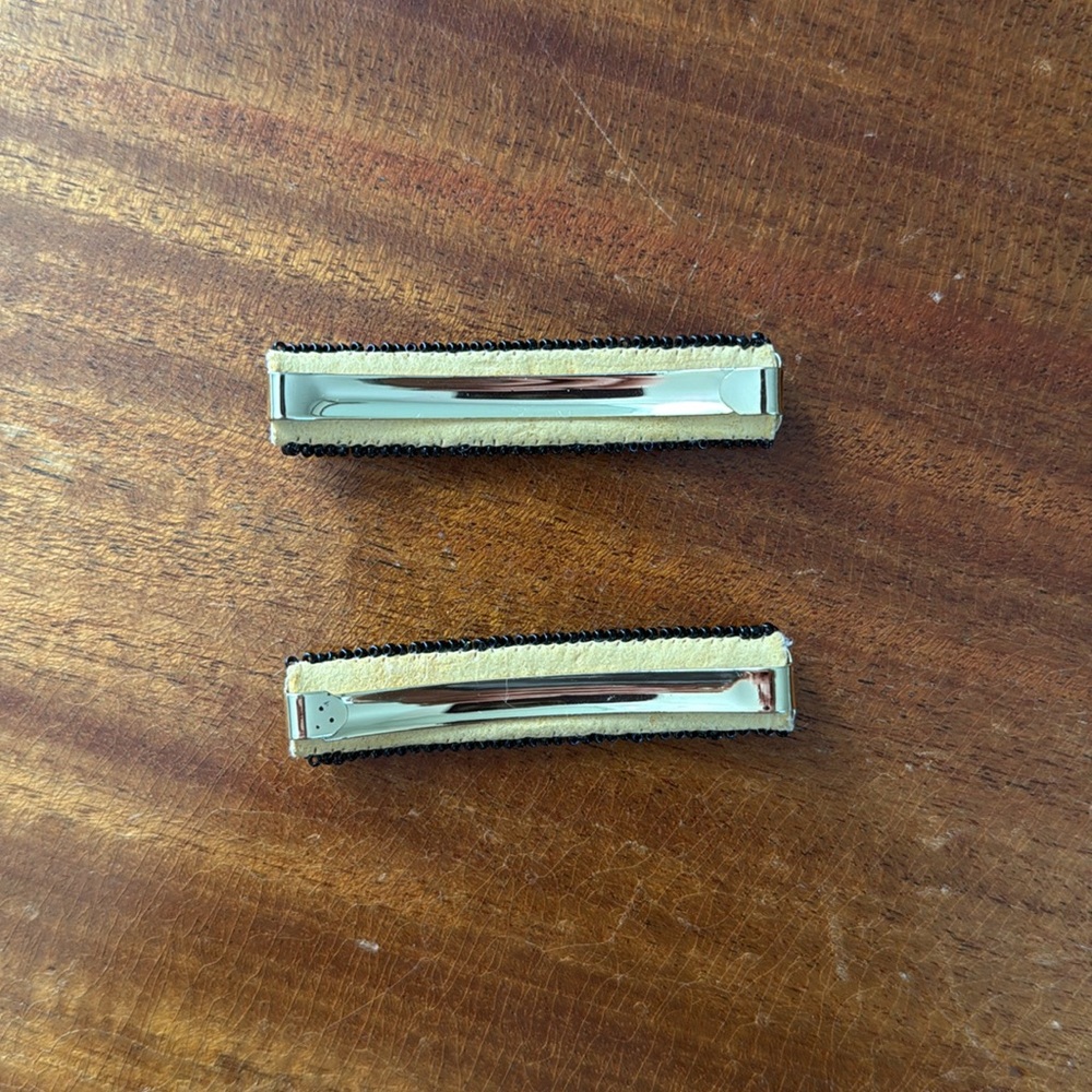 Taos Pueblo Native American Made Beaded Hair Clips in Red, Green, Black & White - Picture 2 of 4